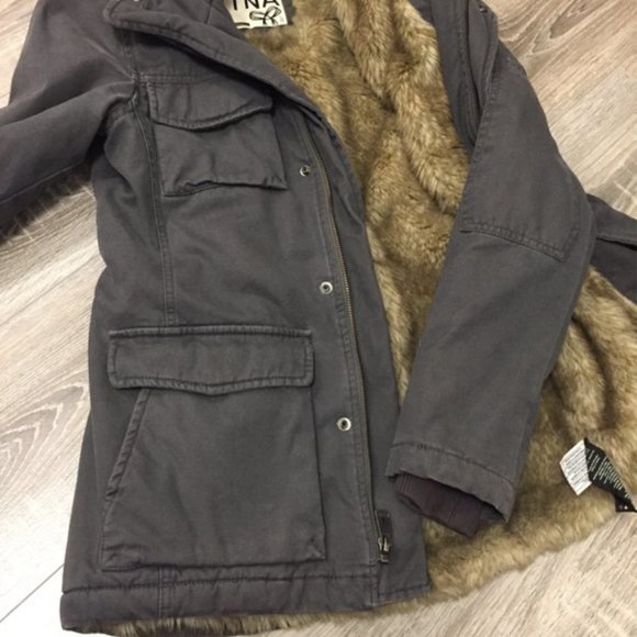 TNA Aritzia Winter Jacket - Picture 5 of 5